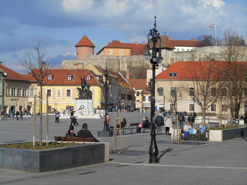 Апартаменти Akos Apartman Еґер Екстер'єр фото