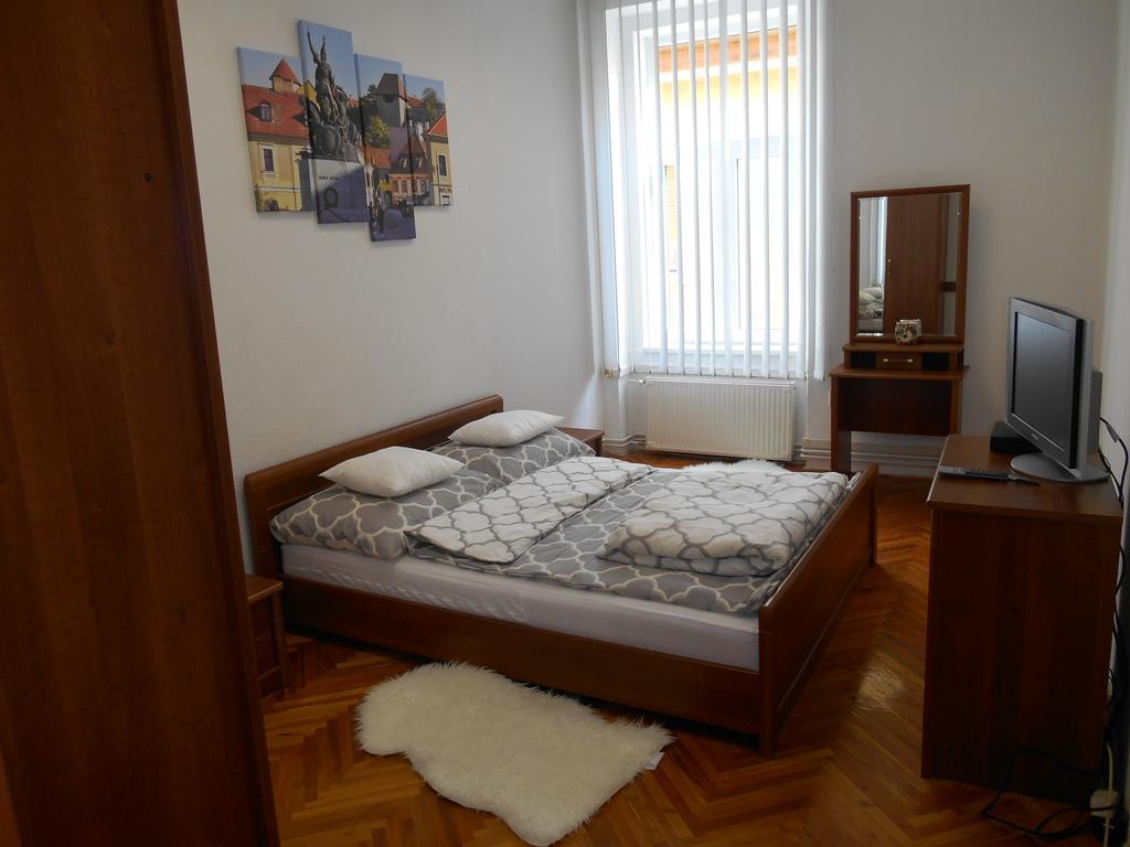 Апартаменти Akos Apartman Еґер Екстер'єр фото