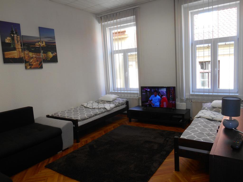 Апартаменти Akos Apartman Еґер Екстер'єр фото