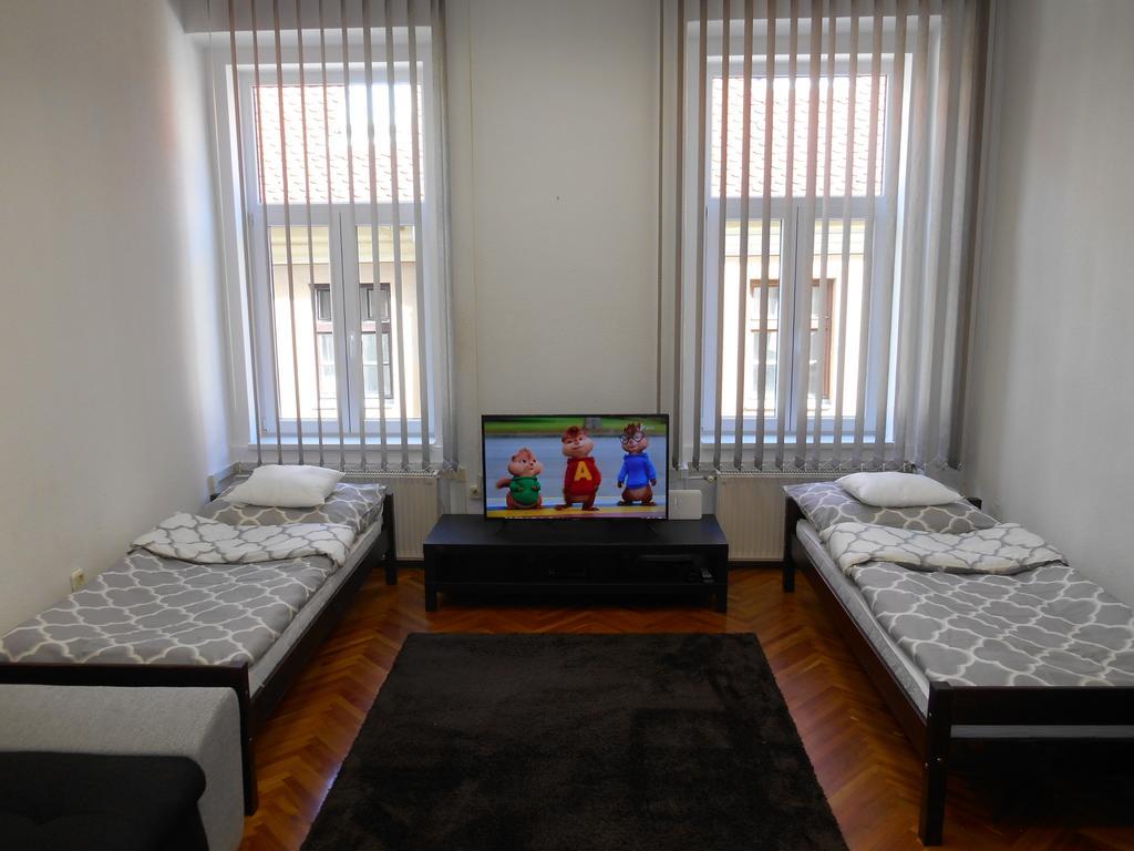 Апартаменти Akos Apartman Еґер Екстер'єр фото