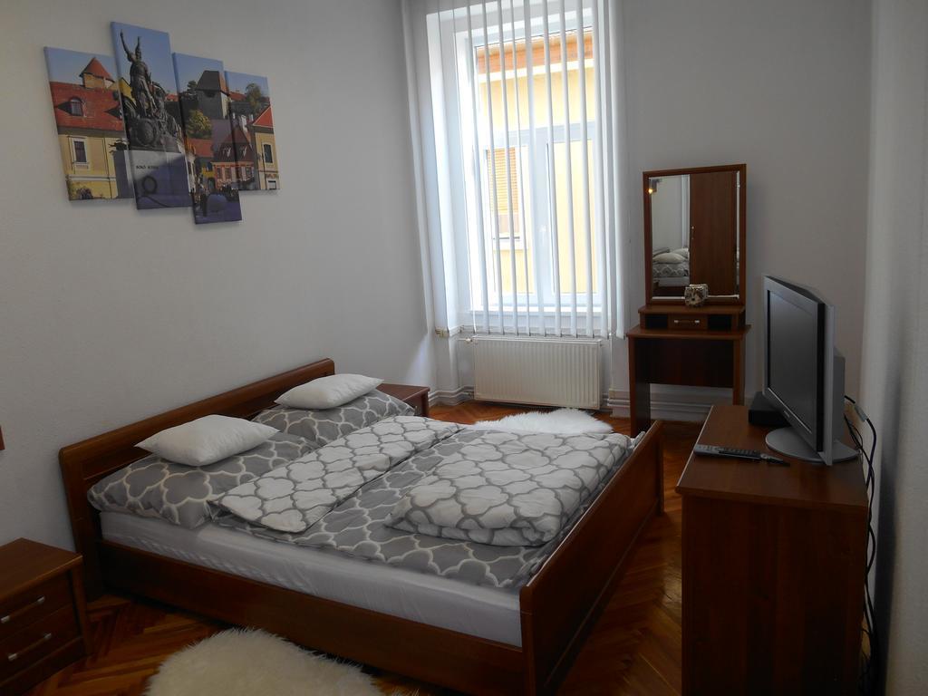 Апартаменти Akos Apartman Еґер Екстер'єр фото